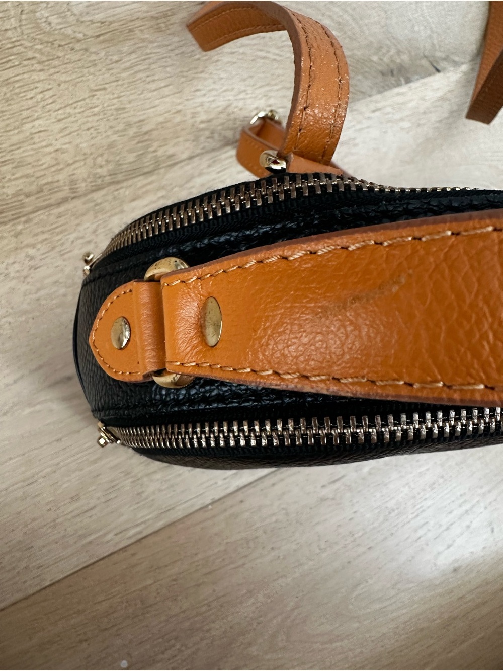 Divina Firenze Black Pebbled Leather convertible Mini backpack & Crossbody Bag - Picture 5 of 16